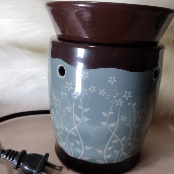 Scentsy Pembrook Wax Warmer - Picture 3 of 14